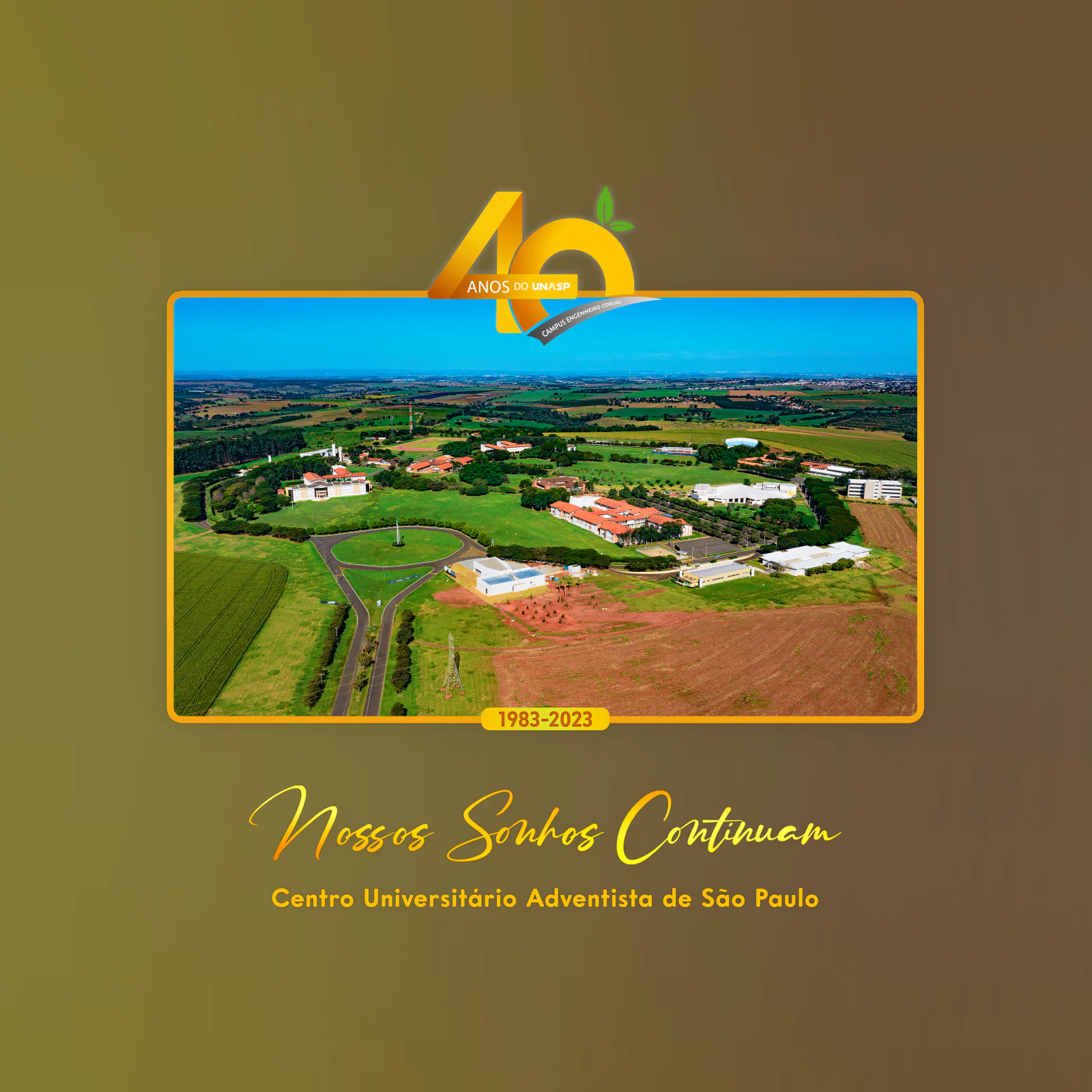 Pieza por los 40 años de UNASP: vista aérea del campus en un marco dorado y un lettering dorado